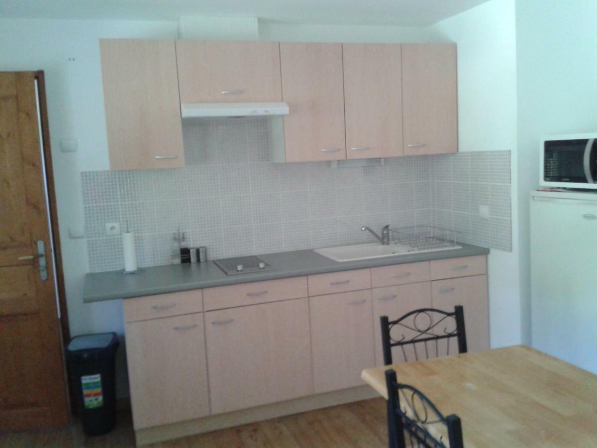 Le Bon Air Est Dans Le Pre Apartment Champagnac  Room photo